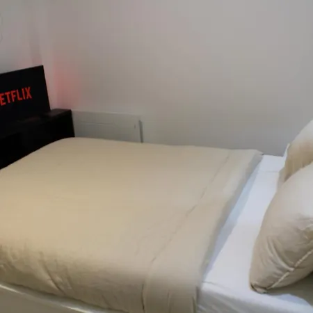Esther Aparthotel